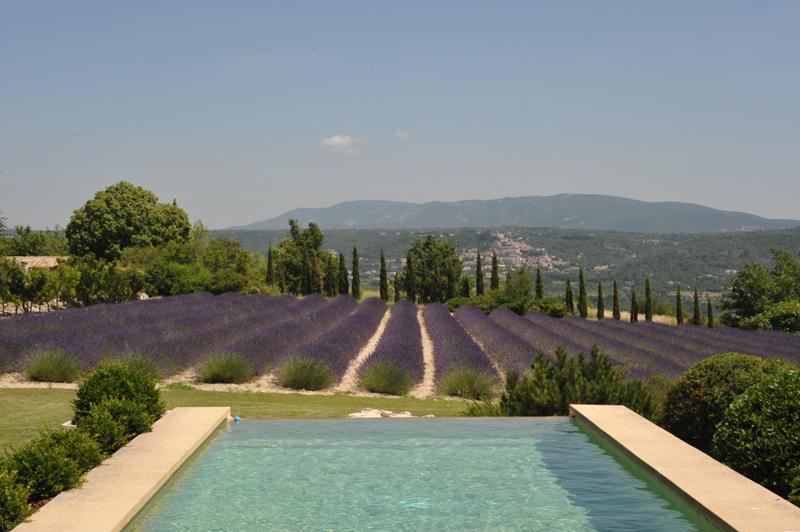 Luberon, bastide contemporaine, vues superbes  sur les lavandes et le village de Bonnieux